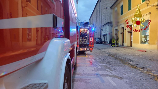 Fano - Fiamme nel cinema, vigili del fuoco spengono rogo